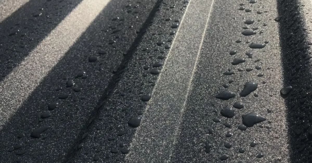 Trapézlemez tető télen: mire figyelj hóterhelésnél és szeles időben?