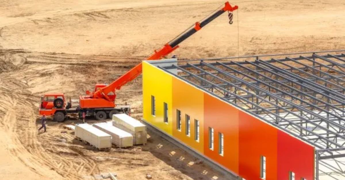 Miért tavasszal érdemes szendvicspanellel építkezni?