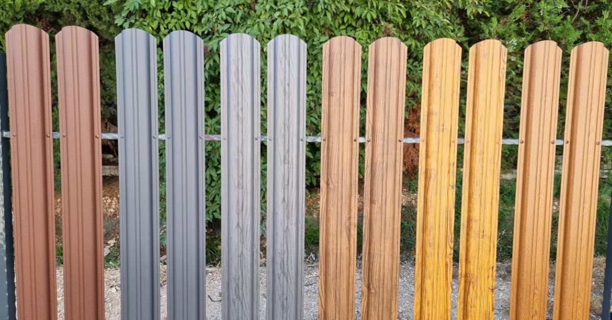 Modern kerítés trendek 2026-ban milyen színek és megoldások hódítanak?