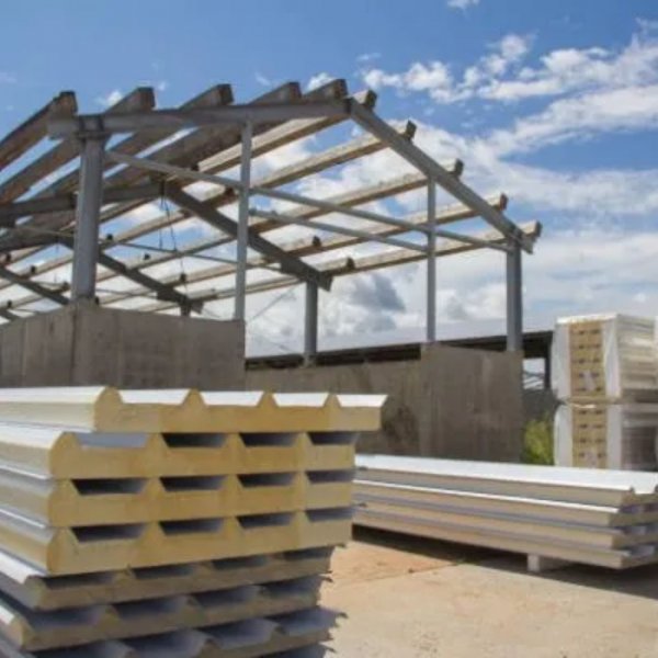 Szendvicspanel – A gyors, tartós és energiatakarékos megoldás nyári építkezésekhez