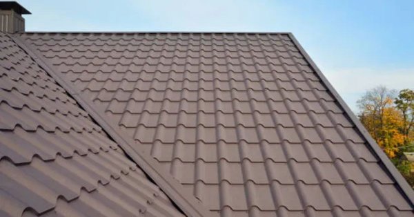 Hogyan válassz cserepeslemezt nyári tetőcseréhez?