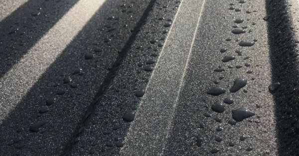 Trapézlemez tető télen: mire figyelj hóterhelésnél és szeles időben?