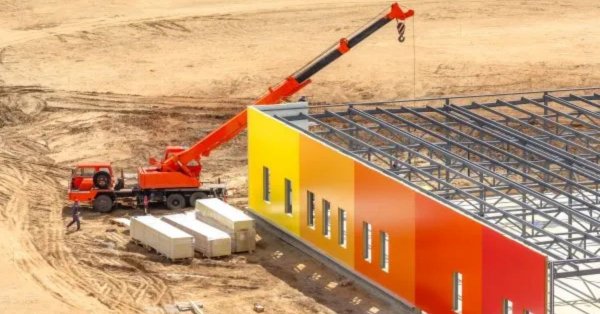 Miért tavasszal érdemes szendvicspanellel építkezni?