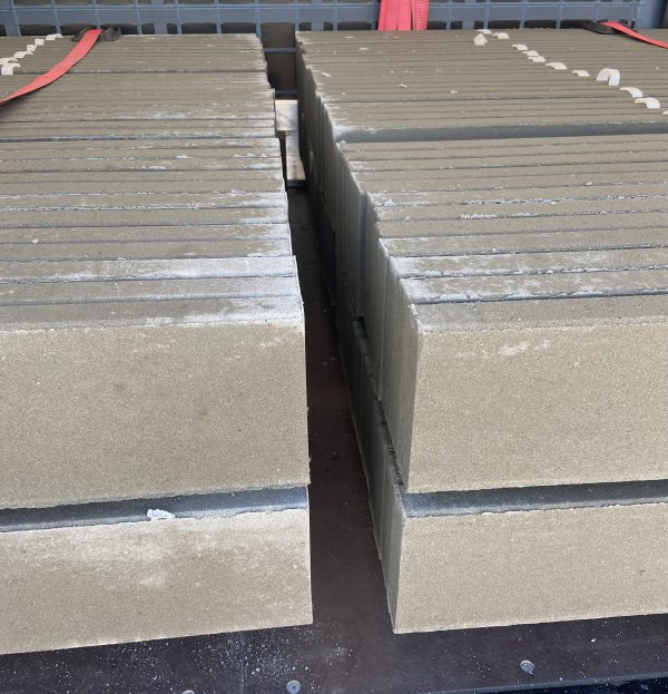 Beton lábazati elem 3D és 2D táblás kerítéshez